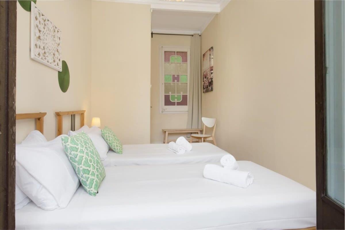 Paseo St Joan Classic 4bd For 10 Guests Apartamento *