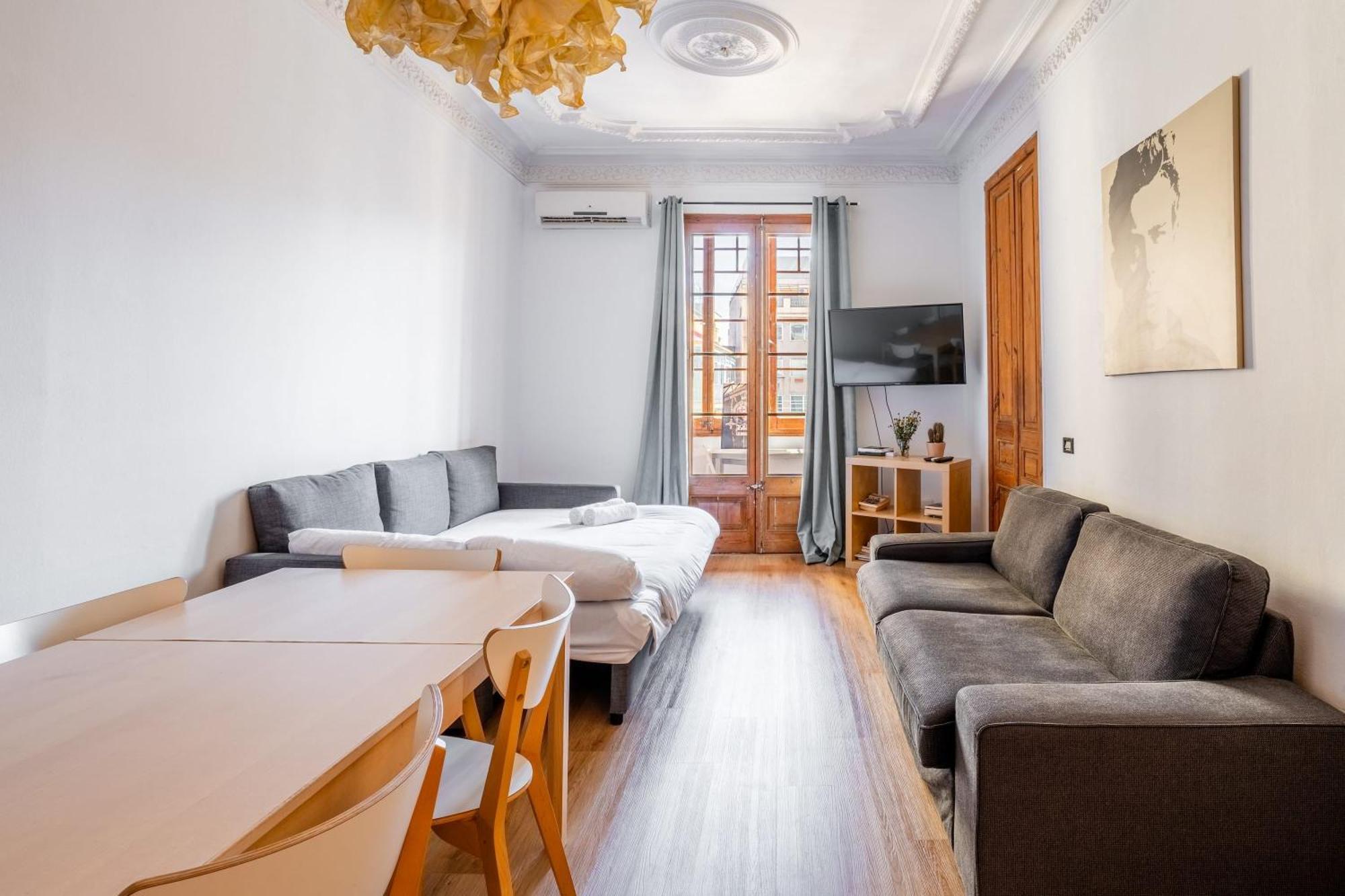 Paseo St Joan Classic 4bd For 10 Guests